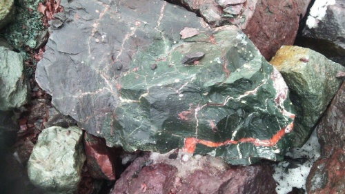 Гигантские зелёные валуны для ландшафтного дизайна весом более 5 тонн купить в Чебоксарах