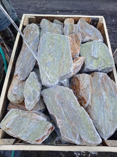 Златолит жёлтый, жёлто-зелёный глыбки и валуны для ланшафтного дизайна купить в Чебоксарах