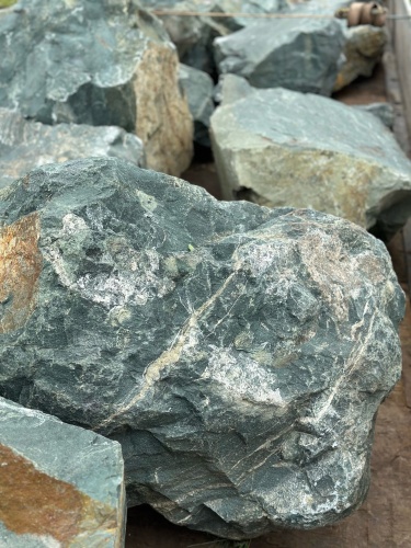 Камни для ландшафтного дизайна зелёные 10-60 килограмм купить в Чебоксарах