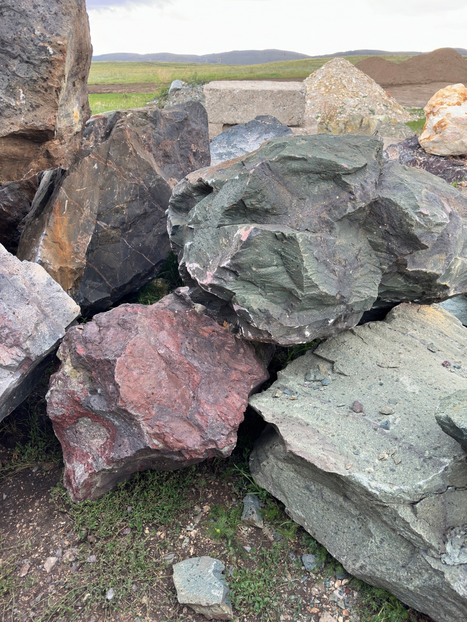 Камни для ландшафтного дизайна зелёные 10-60 килограмм купить в Чебоксарах