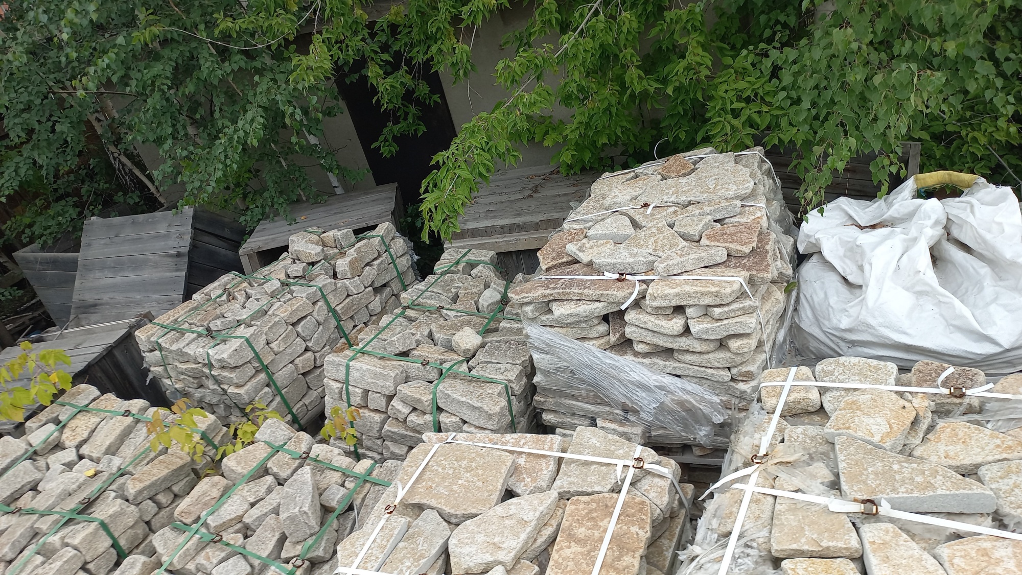 Плитняк гранитный галтованный купить в Чебоксарах