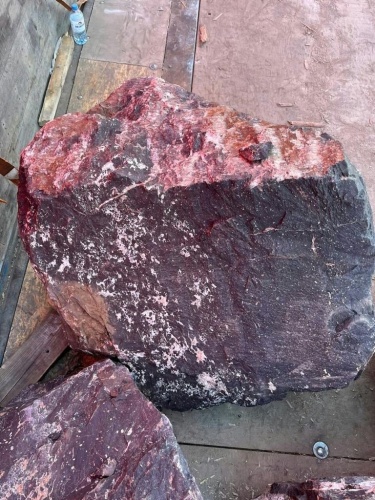 Камни для ландшафтного дизайна красно-фиолетовые 10-60 килограмм купить в Чебоксарах