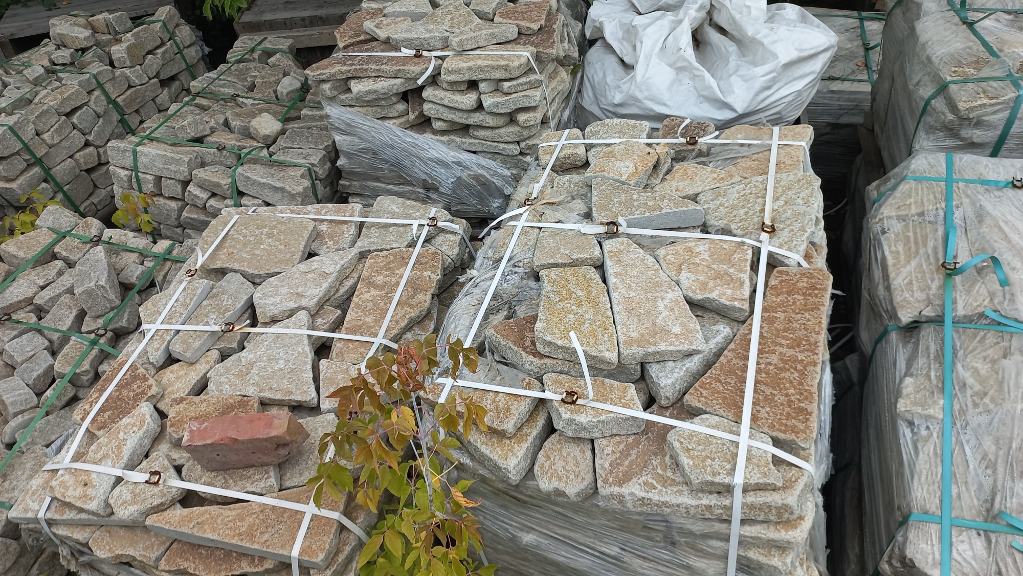 Плитняк гранитный галтованный купить в Чебоксарах