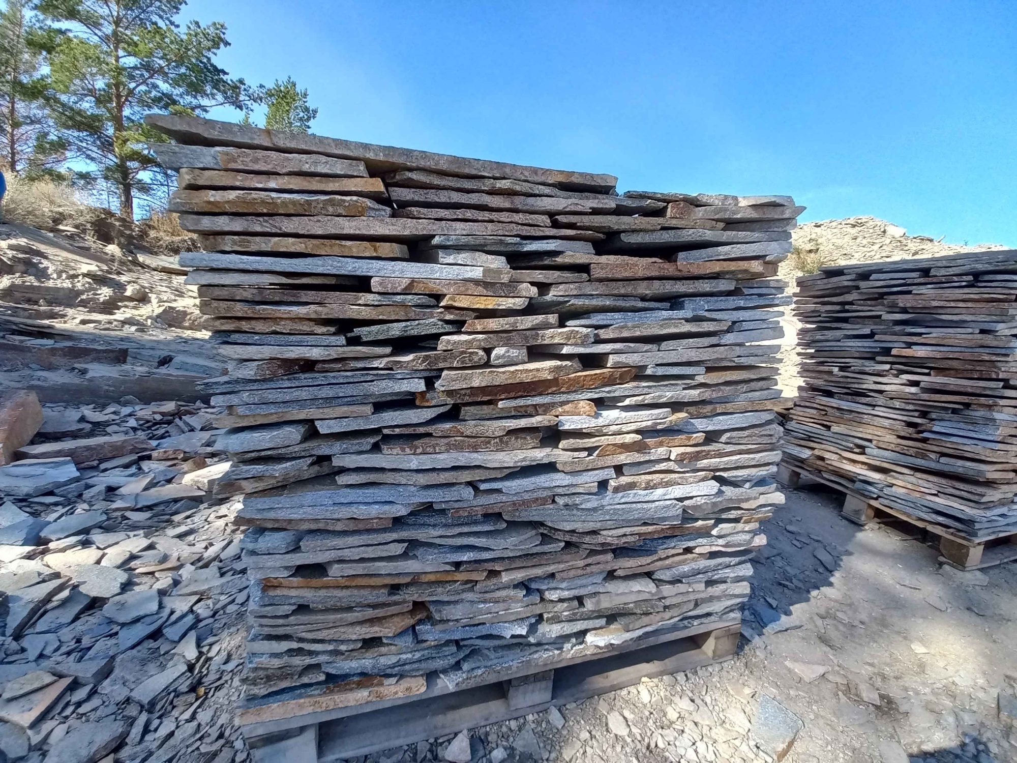 Плитняк златолит серебристый для фасада купить в Чебоксарах