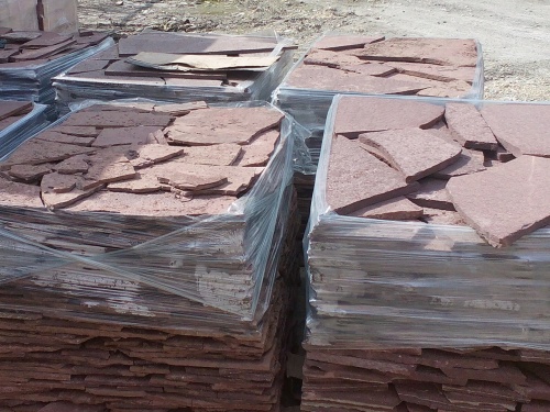 Плитняк лемезит бордовый для облицовки цоколя 20-25 мм  купить в Чебоксарах