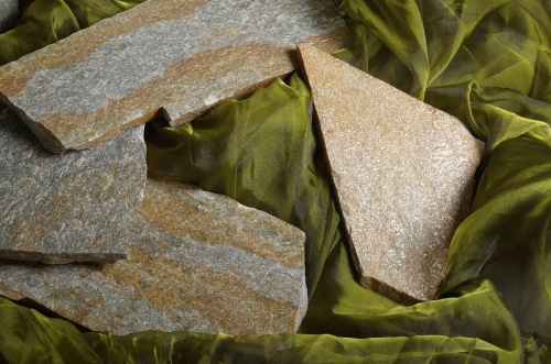 Плитняк златолит Уральский для цоколя, отмостки купить в Чебоксарах