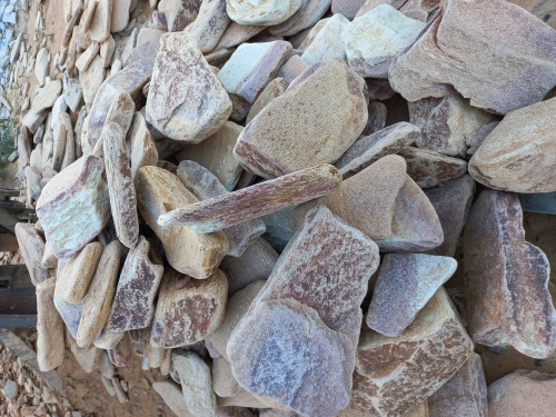 Златолит жёлтый, жёлто-зелёный глыбки и валуны для ланшафтного дизайна купить в Чебоксарах