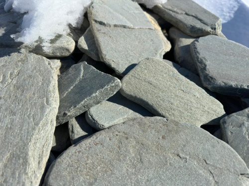 Плитняк златолит зелёный галтованный для цоколя купить в Чебоксарах